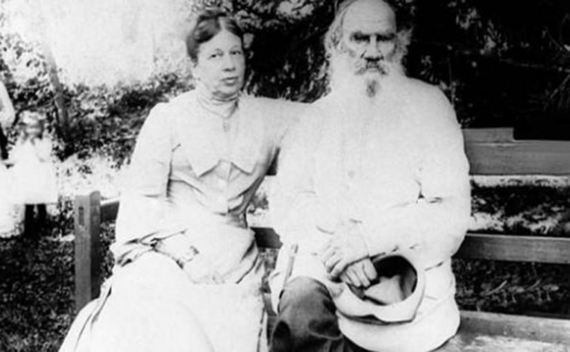 Лев Толстой: “Брак – это не всегда счастье, но и страдания”