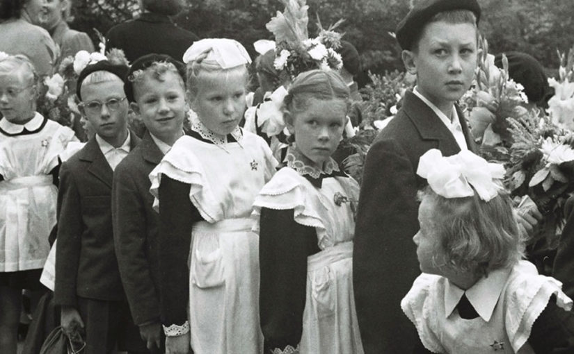 Почему дети в советское время слушали своих родителей, а современные – родителей совершенно не уважают